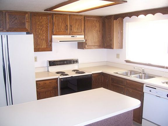 3rd image of 8040 Freemantle Dr