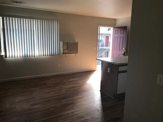 217 S Harbin Ave — Photo 6