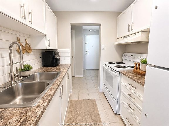 2nd image of 276 Merritt Ave #102