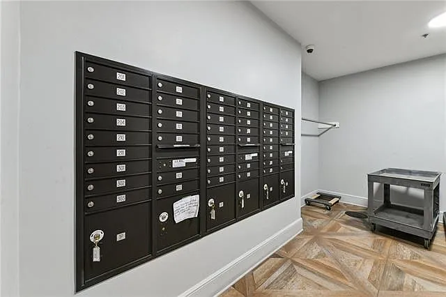 700 Magazine St #204 — Photo 14