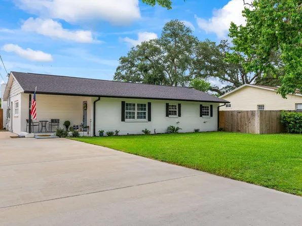 52 Cape Dr NW, Fort Walton Beach, FL 32548