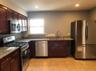 6843 Cermak Rd #203, Berwyn, IL 60402