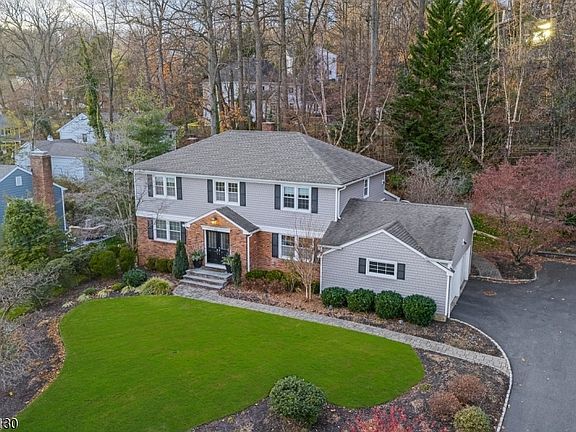 2nd image of 986 Chimney Ridge Dr