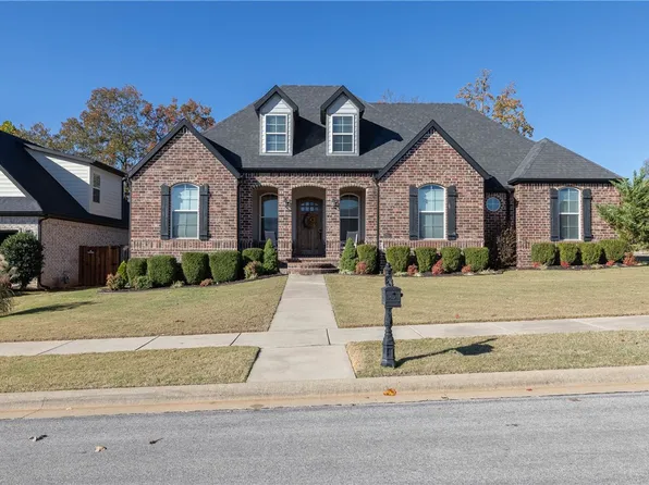2761 N Grey Squirrel Dr, Fayetteville, AR 72704