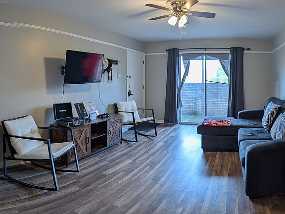 2nd image of 1096 Armstrong Mill Rd APT B
