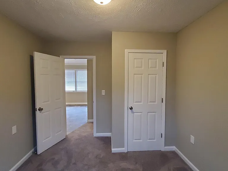 180 N Burson Ave — Photo 24