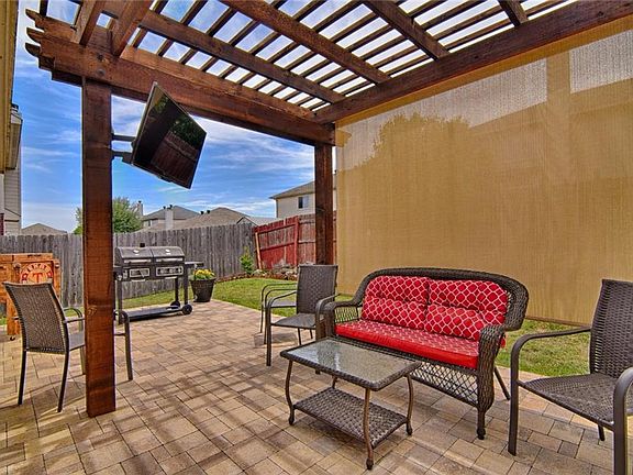 4th image of 408 Kennedy Dr