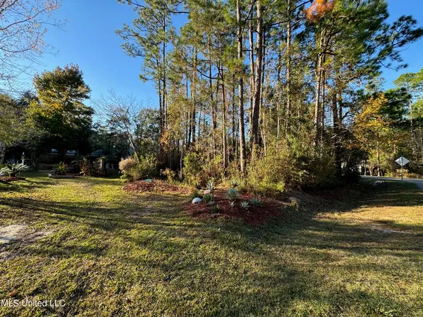 9934 Kahana St, Diamondhead, MS 39525