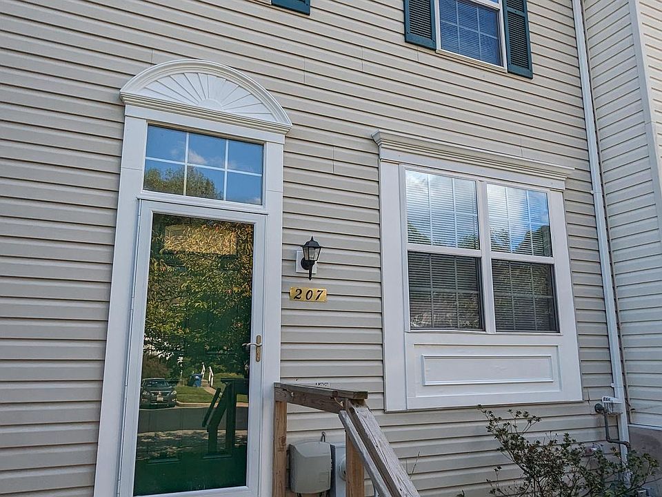 1st image of 207 Woodland Green Way