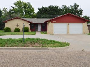 1805 Peach Ave, Dalhart, TX 79022