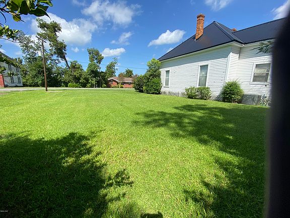 4th image of 16653 SE Pear St