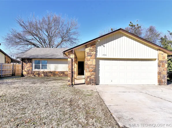 1900 N Desert Palm Ave, Broken Arrow, OK 74012