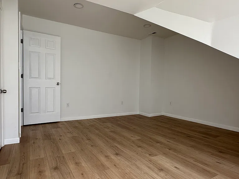bedroom 3rd floor