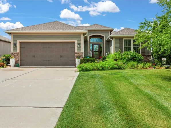 908 SE Amber Ct, Blue Springs, MO 64014