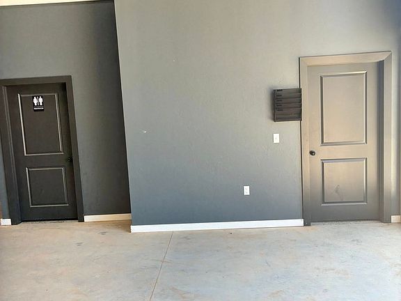 4th image of 4812 N Rockwell Ave