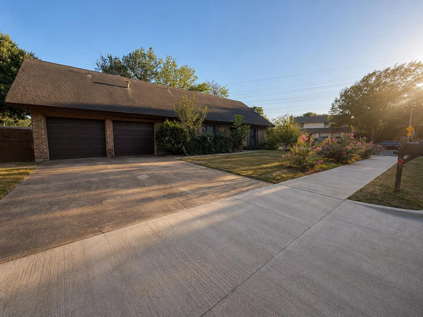 4 bed, 2.0 bath, 1985 sqft, $2,750 — Photo 2