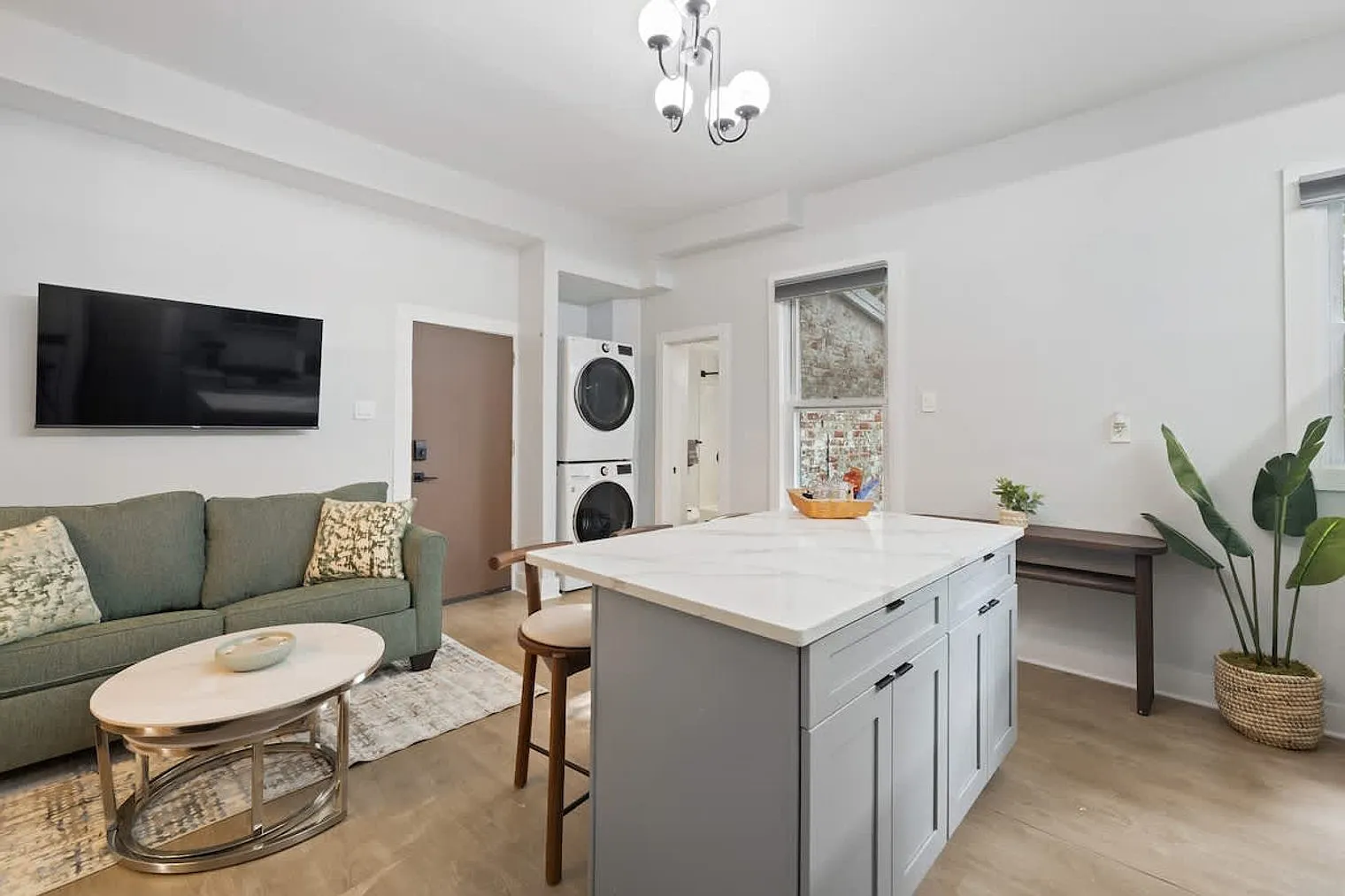 3 bed, 1.0 bath, 1593 sqft, $4,851 — Photo 3