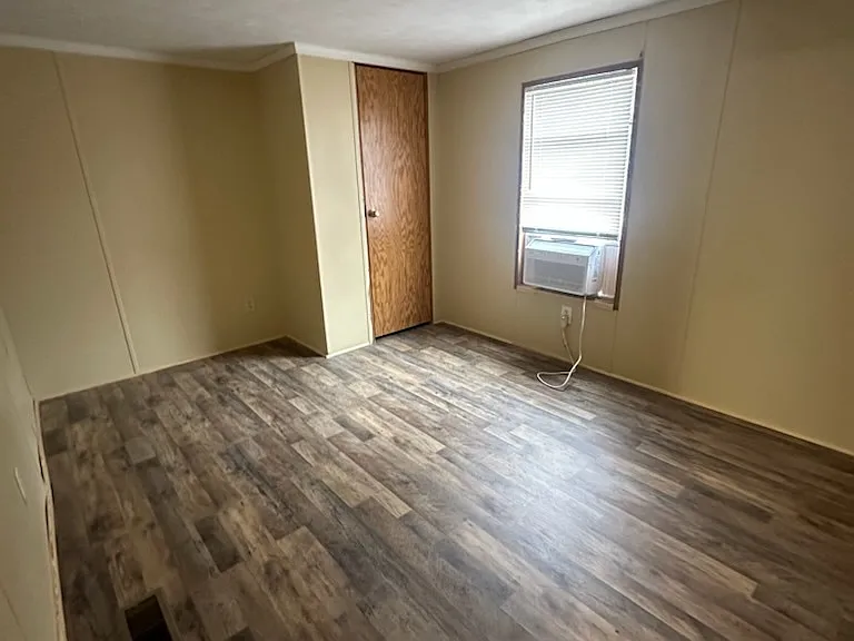 605 Henrietta St — Photo 7