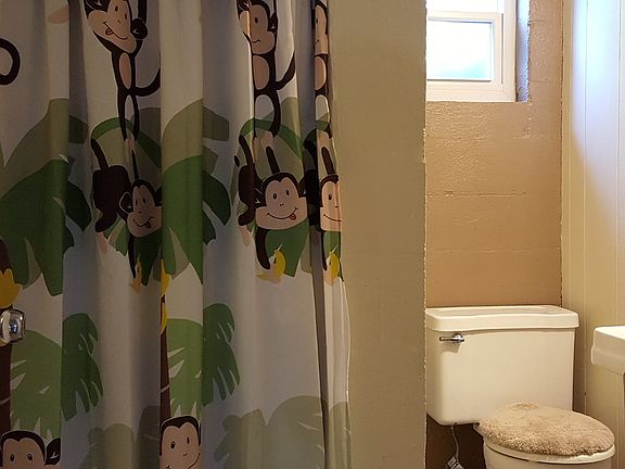 3rd image of 105 Strawberry Ln