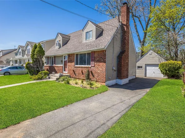 418 Roquette Avenue, South Floral Park, NY 11001