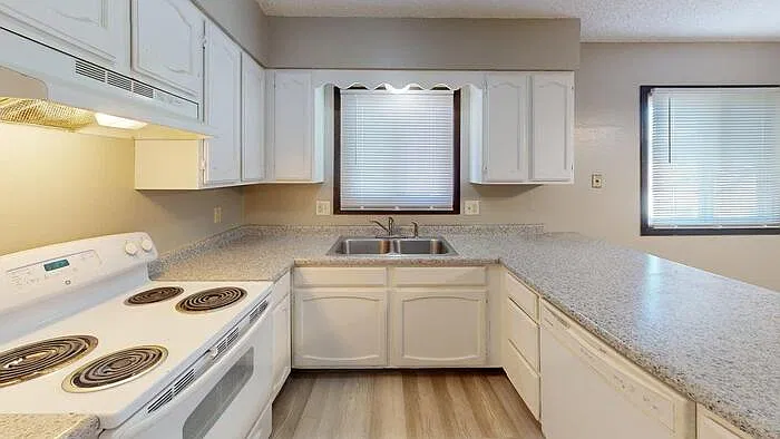 2 bed, 1.0 bath, $985 — Photo 2