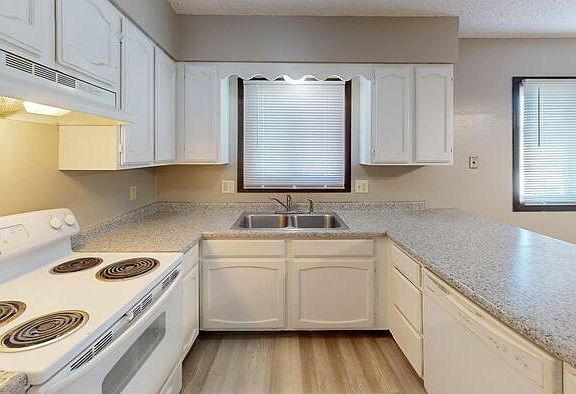 2nd image of 1106 1st St NE APT 2