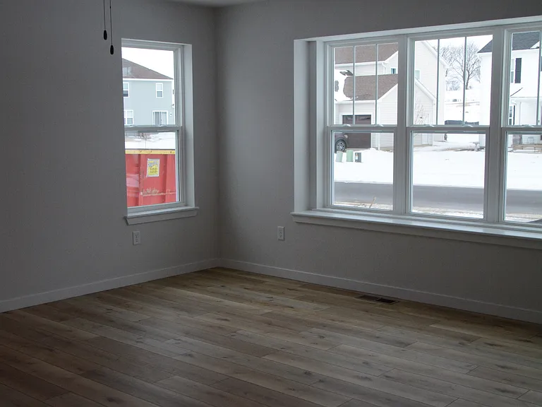 664 E Bluff Cir — Photo 8
