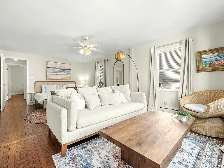 584 Courtland Ave — Photo 10