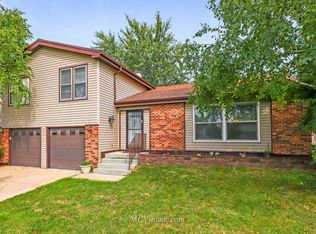 1865 Scarboro Dr, Glendale Heights, IL
