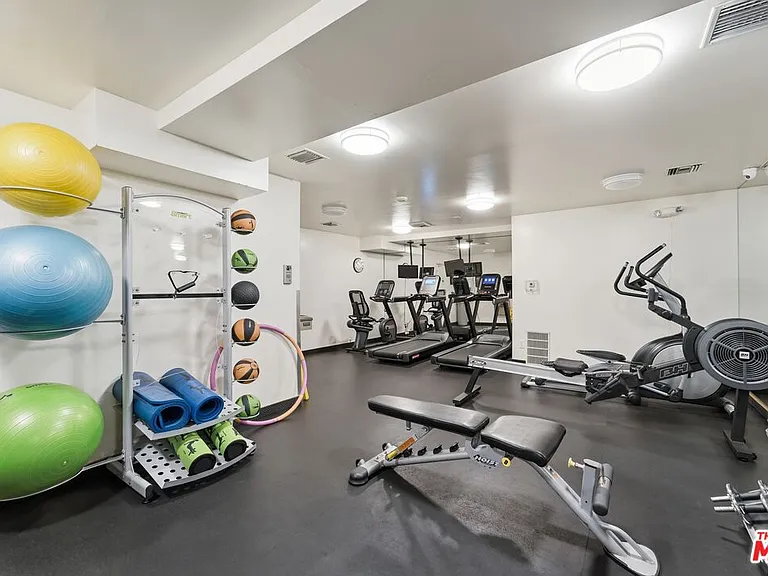 100 S Doheny Dr #213 — Photo 24