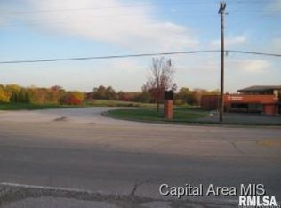 2 Centre Dr, Petersburg, IL 62675