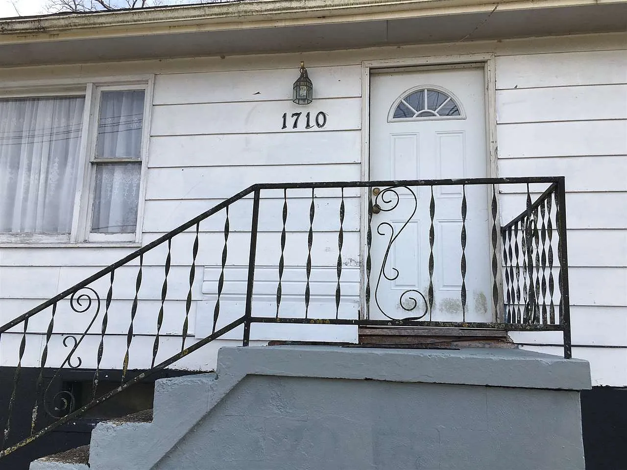 1710 Oakview Rd photo 1