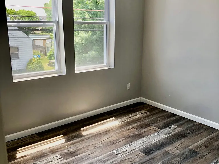560 Brace Ave #2 — Photo 7