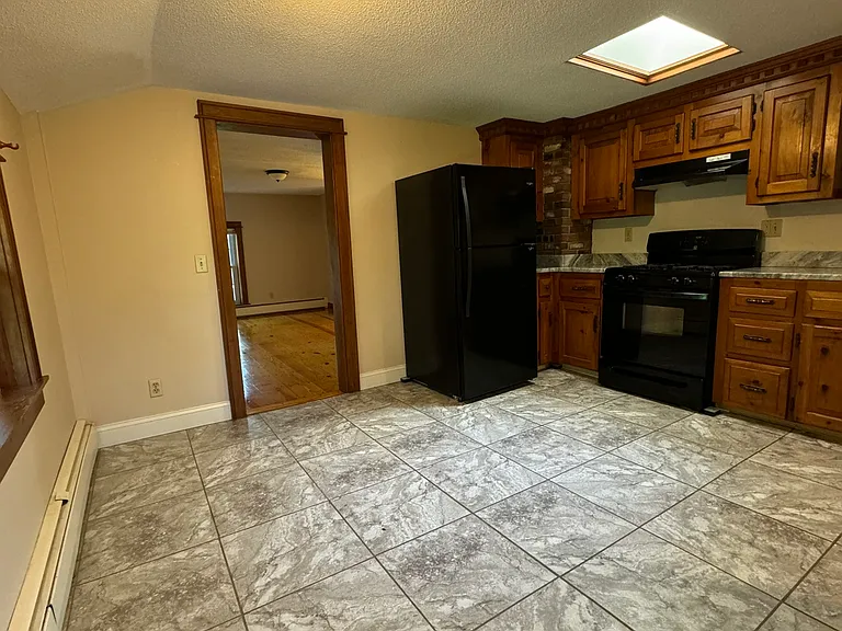 37 Middle Street - 2 — Photo 4