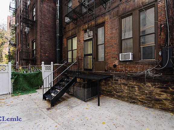 4th image of 305 E 78th St #1D