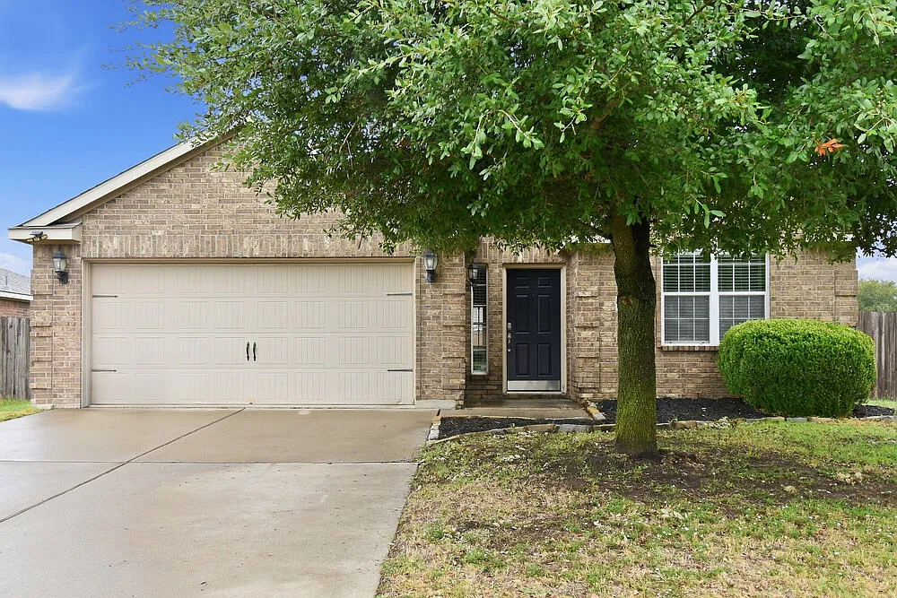 3 bed, 2.0 bath, 1467 sqft, $1,865 — Photo 1