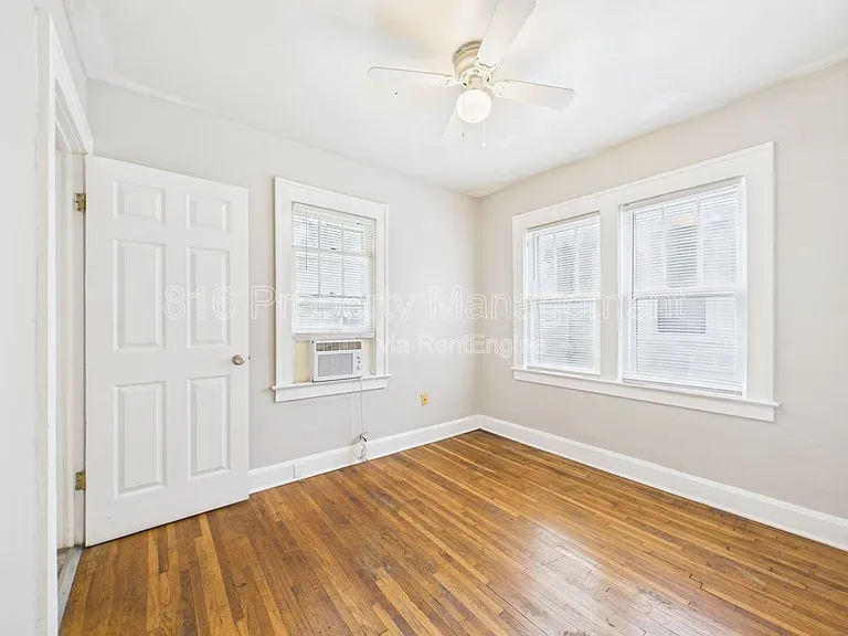 2205 E 59th St — Photo 11