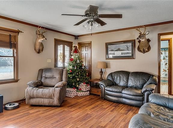 5th image of 1380 Country Hill Dr