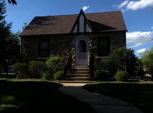 2106 Waverly Pl, Waukegan, IL 60085