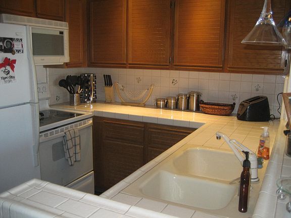 Lots of counter space, brand new dishwasher and refrigerator