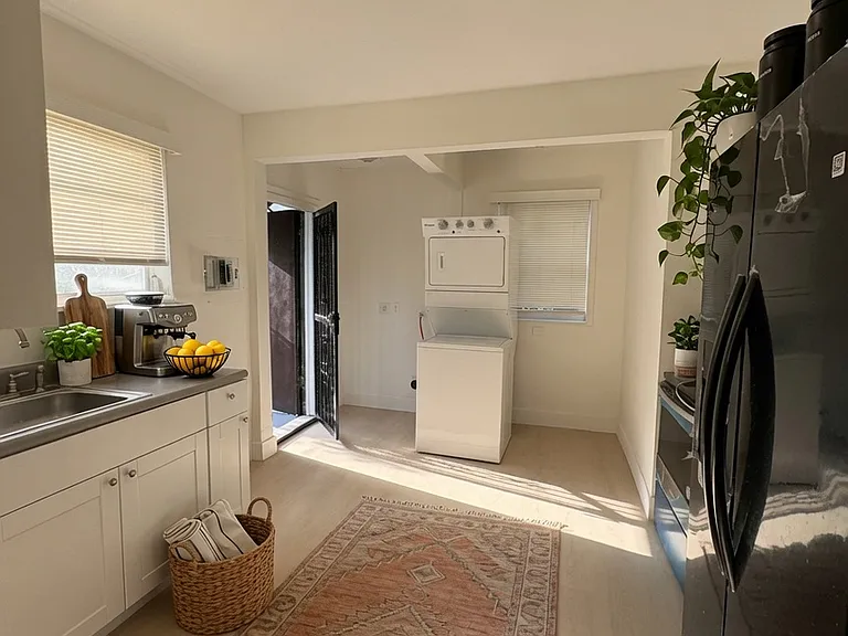 121 NE 56th St #1 — Photo 3