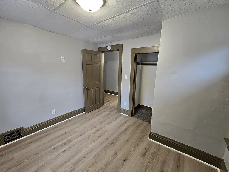 419 Bratnober St — Photo 12
