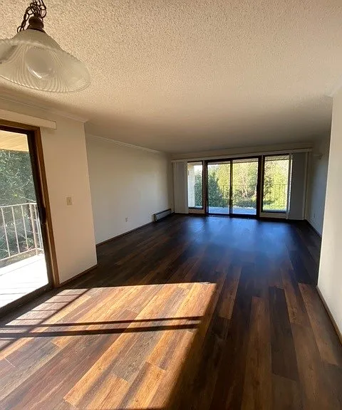 Living Area/Dining Room Area - 2 Covered patio areas.
