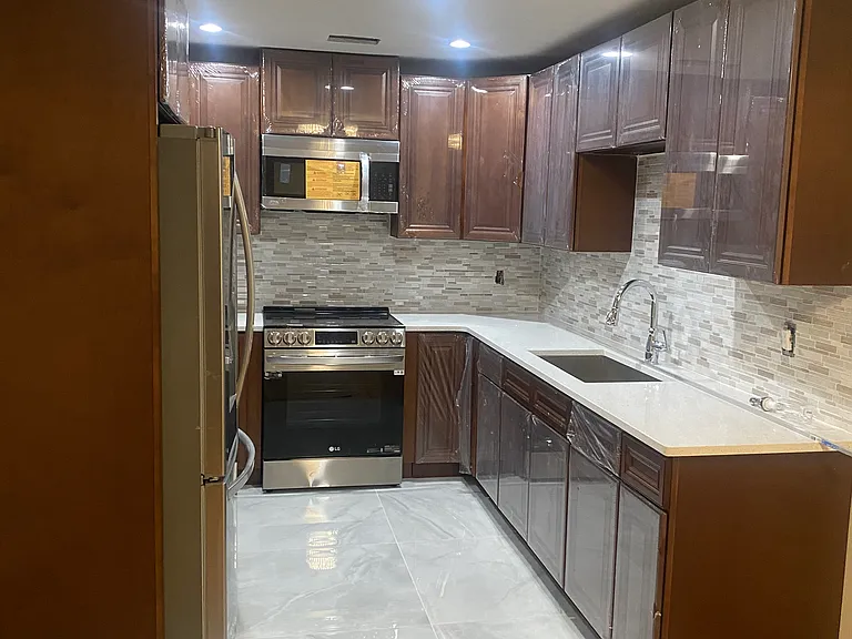 1122 N Powers Dr — Photo 5