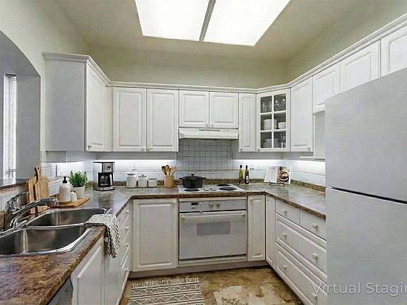 4th image of 2995 Princess Cres #330
