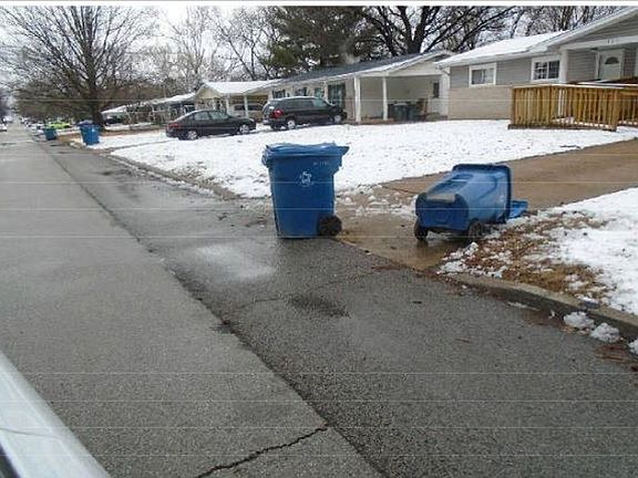 Exterior Neighborhood (street photo)