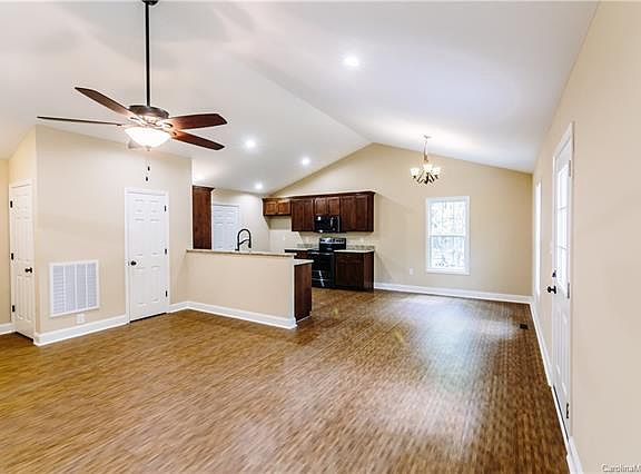 5th image of 329 Sunny Hill Dr