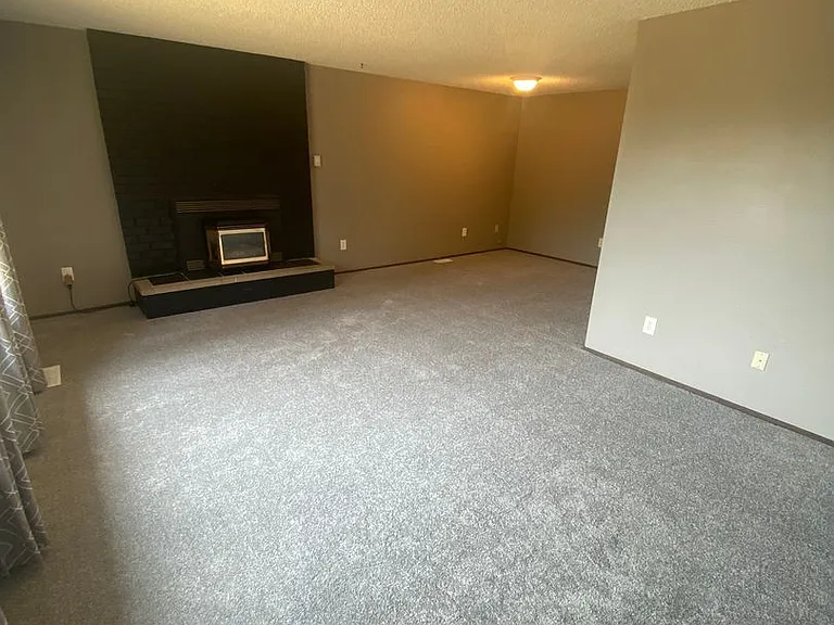 1335 Woodglen St NE — Photo 7