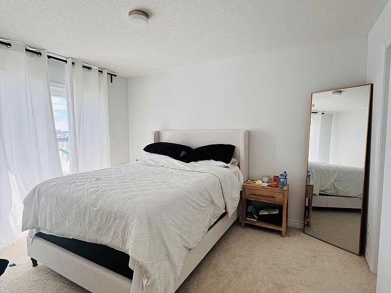 2037 Cameron Lott Cres — Photo 12