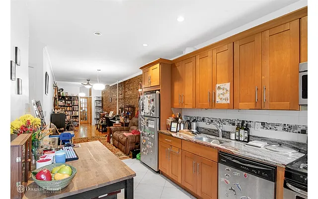 Rented by Douglas Elliman | media 20